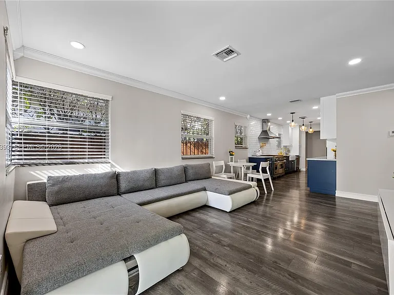 1523 Monroe St — Photo 3