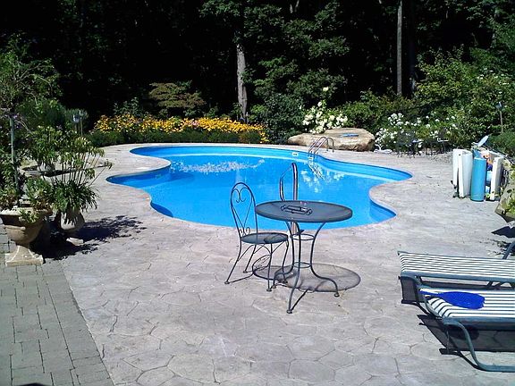 3rd image of 14 Benjamin Green Ln