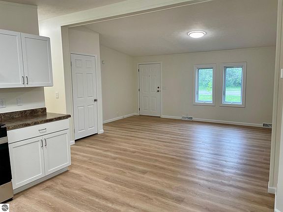 3rd image of 305 Kalkaska St