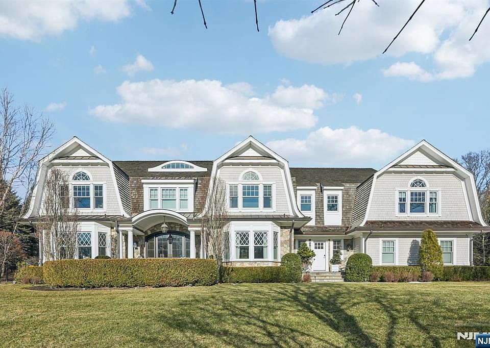 1st image of 4 Millbrook Ln