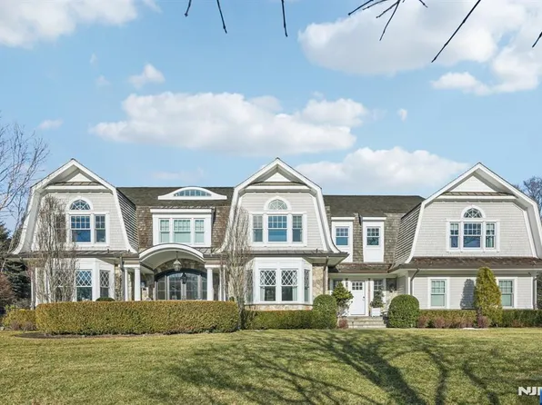 4 Millbrook Ln, Franklin Lakes, NJ 07417