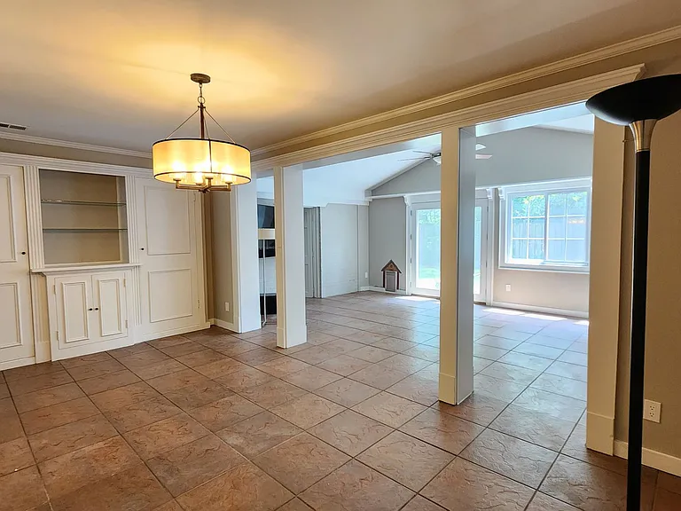 2207 Fordham Dr — Photo 14