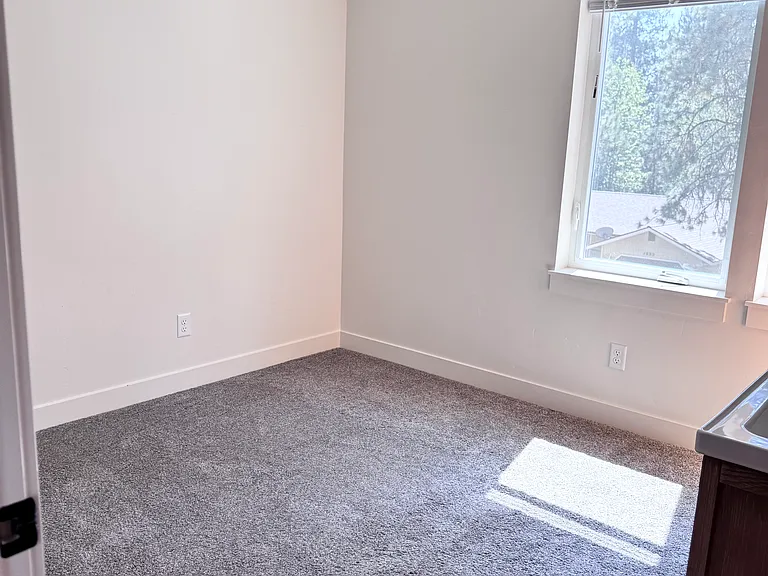 1838 SW Knoll Ave #2 — Photo 9