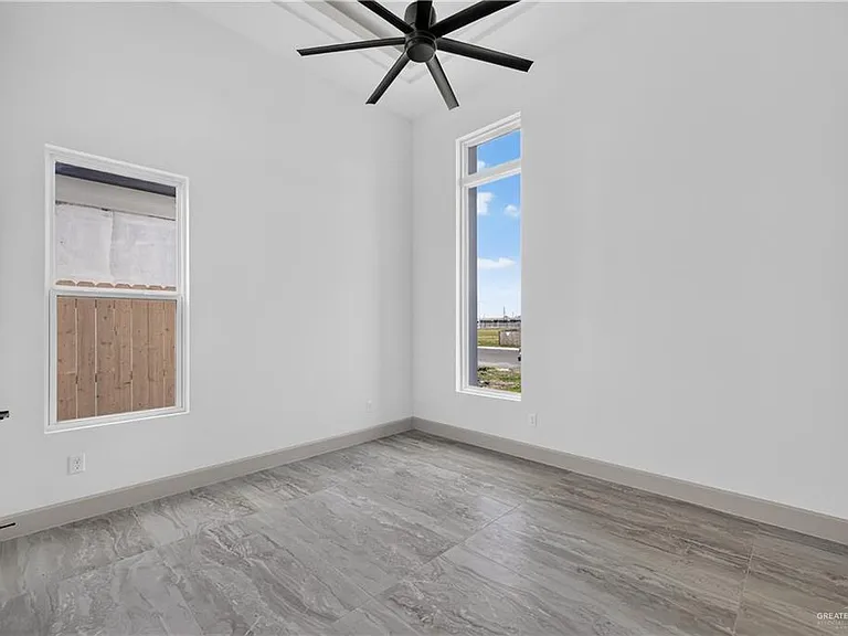 1017 Dolores St — Photo 13