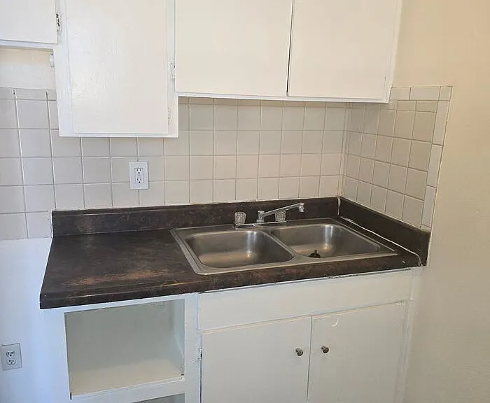 125 E 34th St #B — Photo 6