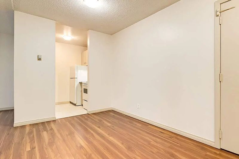 Edmonton Apartment for rent - 2 Bedrooms — photo 14