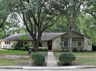 606 Falling Leaf Dr, Friendswood, TX 77546