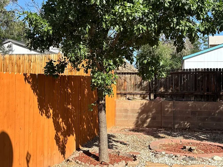 2125 Sierra Ln NE — Photo 34