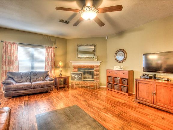5th image of 628 Cranbrook Dr