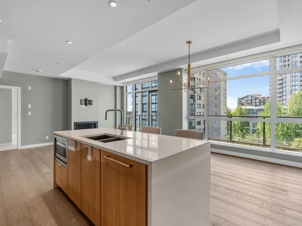 105 W 2nd St #411, North Vancouver, BC V7L 1C2
