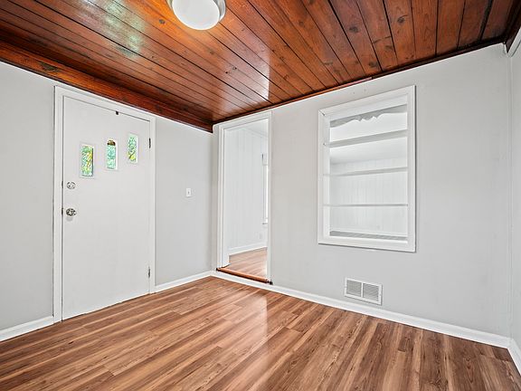 3rd image of 209 Boggs Ln