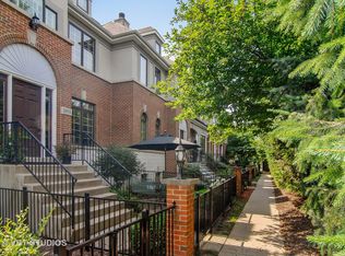 2033 Alta Vista Ct, Naperville, IL 60563