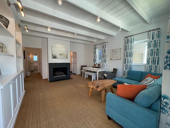 3rd image of 3628 Ocean Dr #1