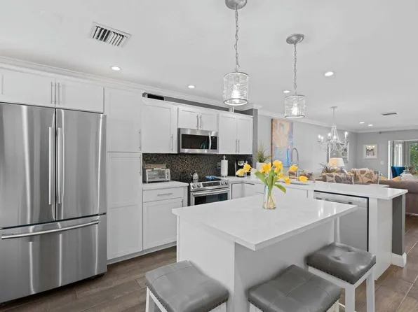 5400 Poppy Pl APT B, Delray Beach, FL 33484