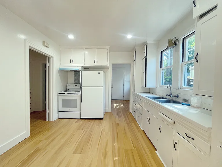 2351 Ramona St — Photo 7