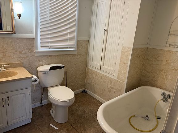 4th image of 532 S Maple St