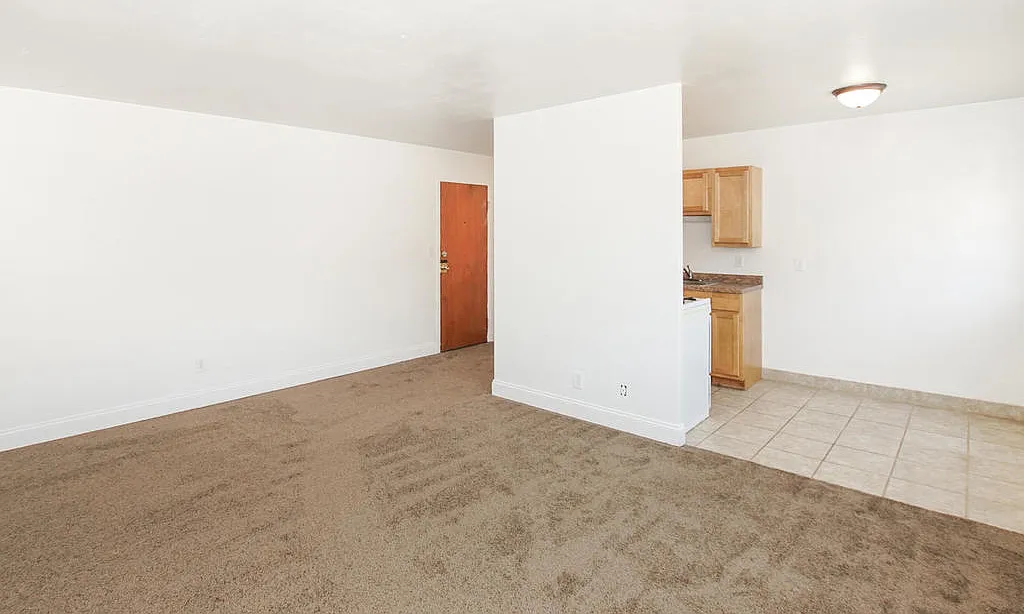 University Court LLC — Photo 2