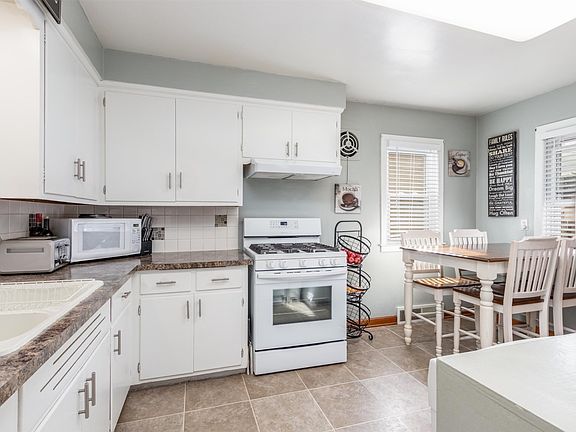 Fully applianced kitchen