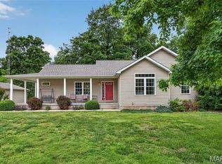 588 Deerfield Rd, Walnut Hill, IL 62893