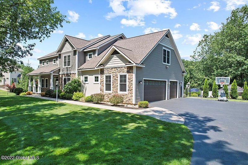 3rd image of 8 Chestnut Hill Drive