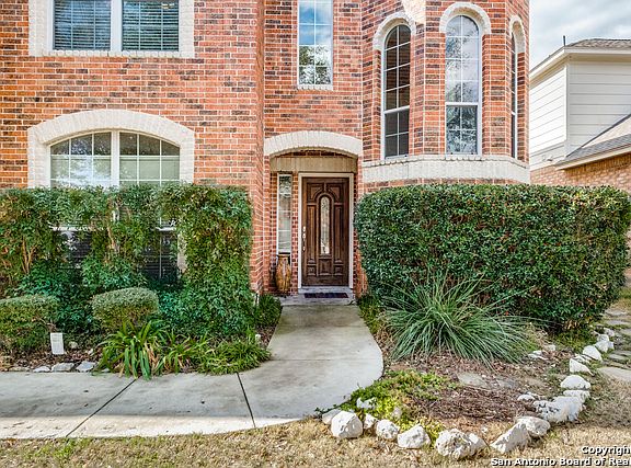 3rd image of 19523 Highgrove Ln