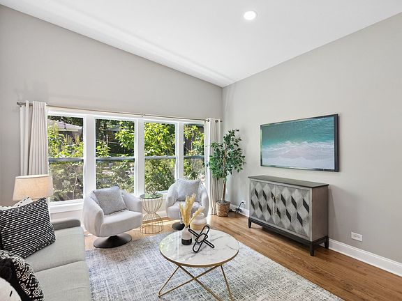 2nd image of 305 Wilshire Dr W