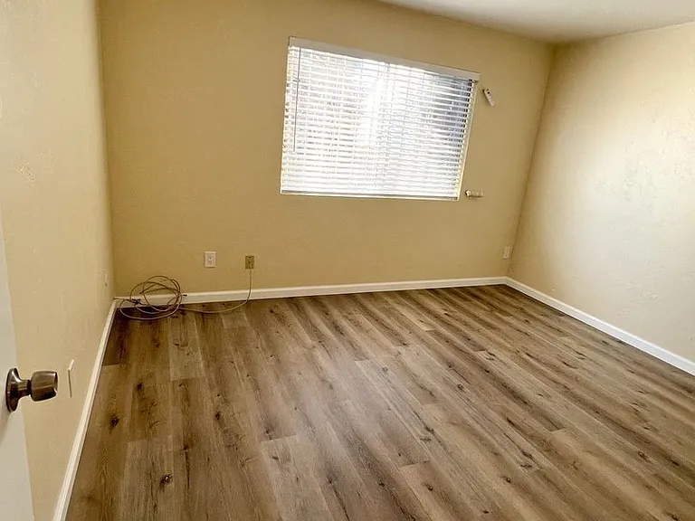 226 G St — Photo 8