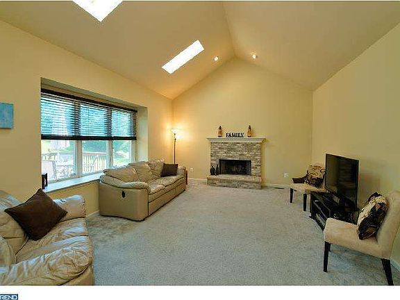 4th image of 823 Dover Court Pl