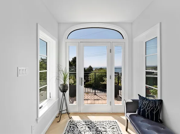 100 King George Ter, Oak Bay, BC V8S 2J9