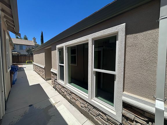 4th image of 2971 Begonia Ct