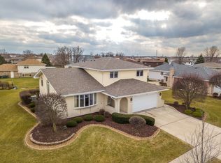 7831 Whittington Dr, Tinley Park, IL 60477
