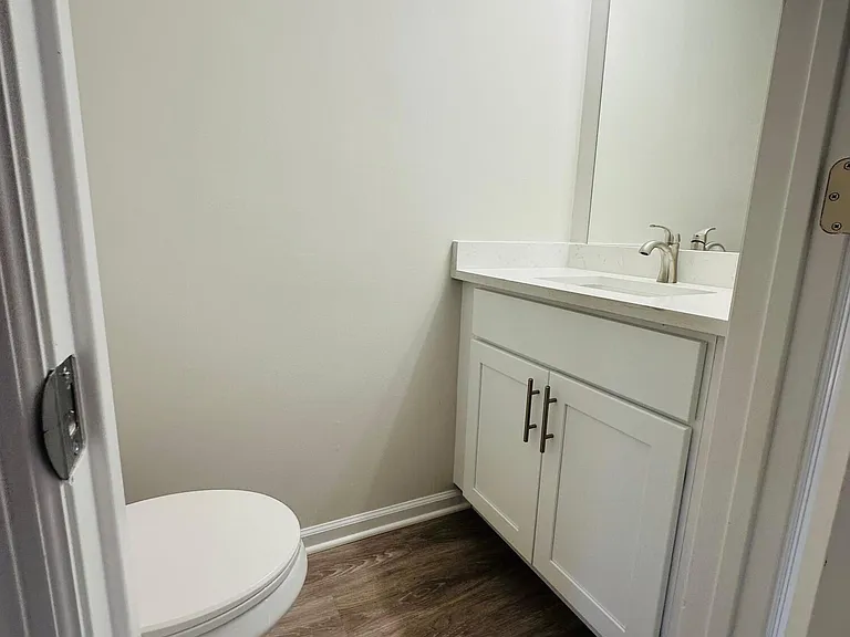 402 Woodlake Manor Dr #1000 — Photo 7