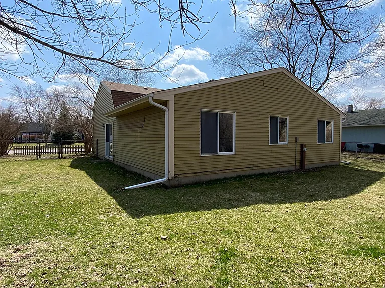 84 Fernwood Rd — Photo 17
