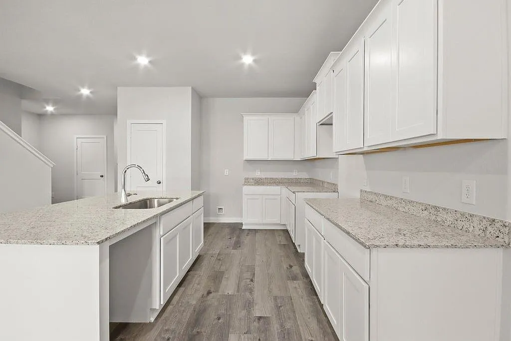 4 bed, 2.5 bath, 2642 sqft, $2,200 — Photo 3