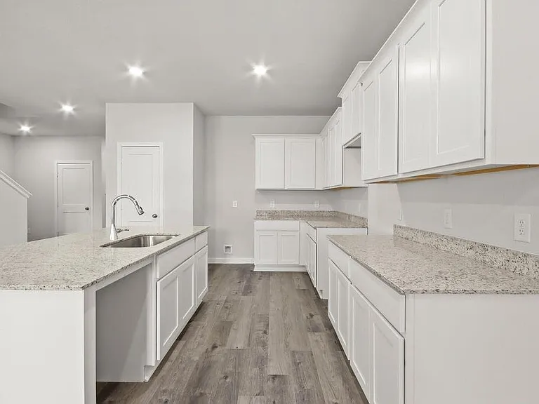 496 Shoreview Dr — Photo 3