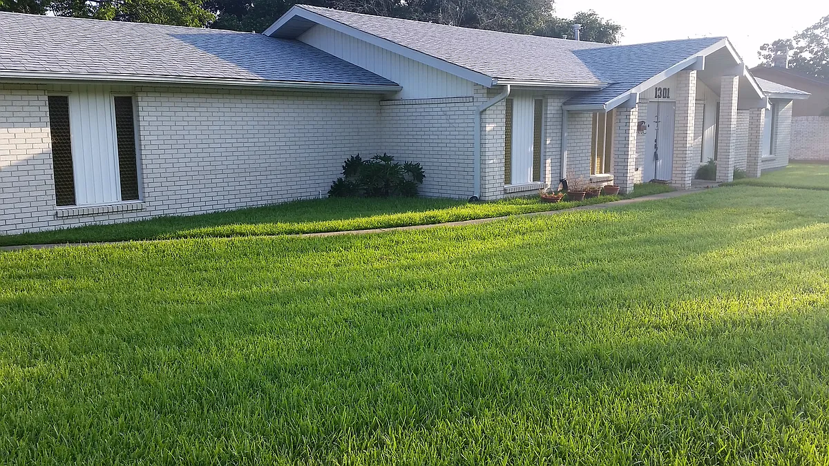 Building Photo - 1301 Haines Dr