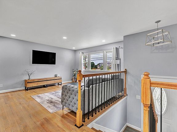 5th image of 2163 Mill Ln