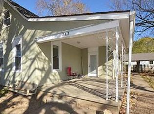 717 4th St, Platte City, MO 64079