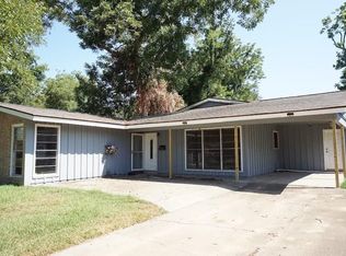 206 Carnation St, Lake Jackson, TX 77566