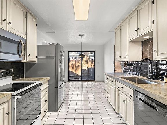 5th image of 2021 Shaw Ave