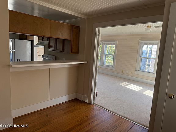 5th image of 519 Metcalf St
