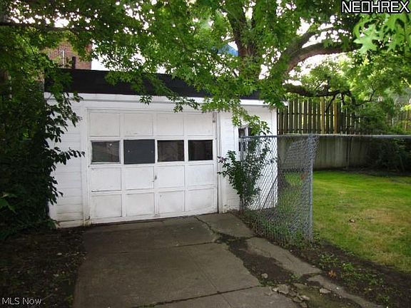 3rd image of 1569-1571 E 256th St