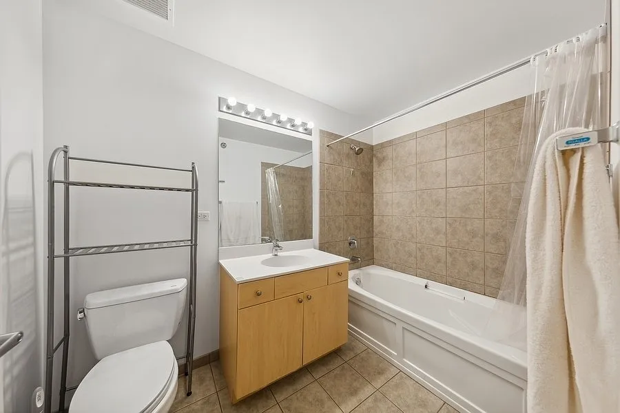 1 bed, $2,100 — Photo 3