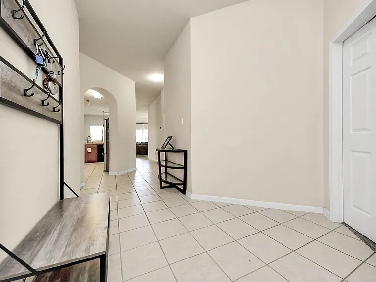 1922 Makenna Ln — Photo 3