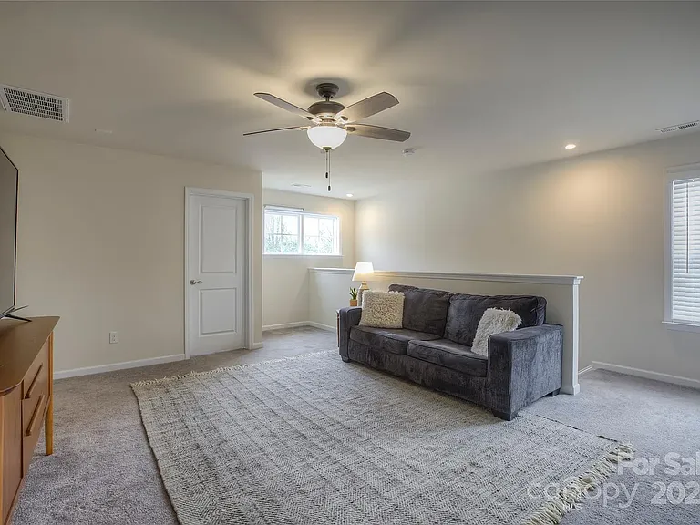 7134 Thornrose Dr — Photo 24