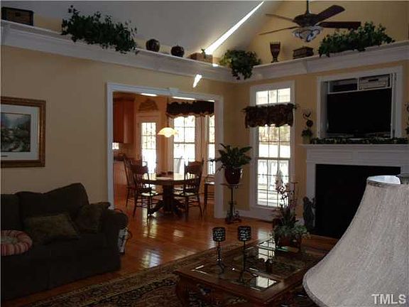 3rd image of 100 Barnhill Ln