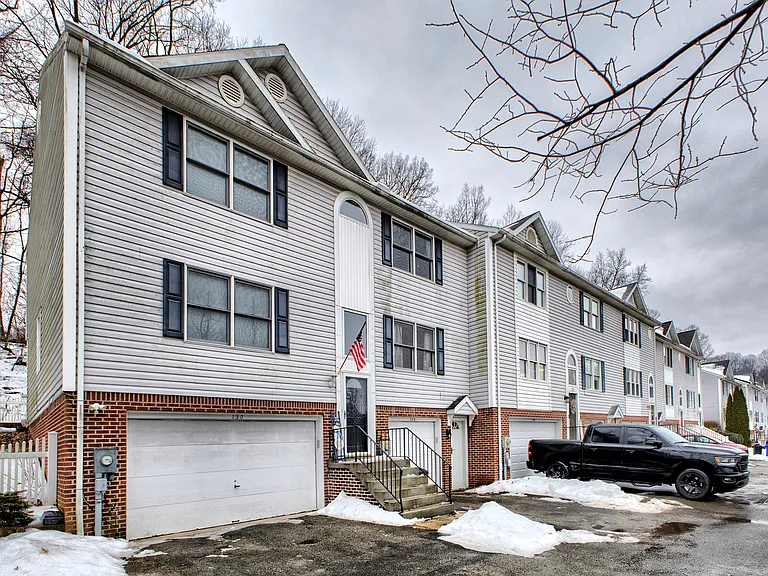 128 Winston Way — Photo 3