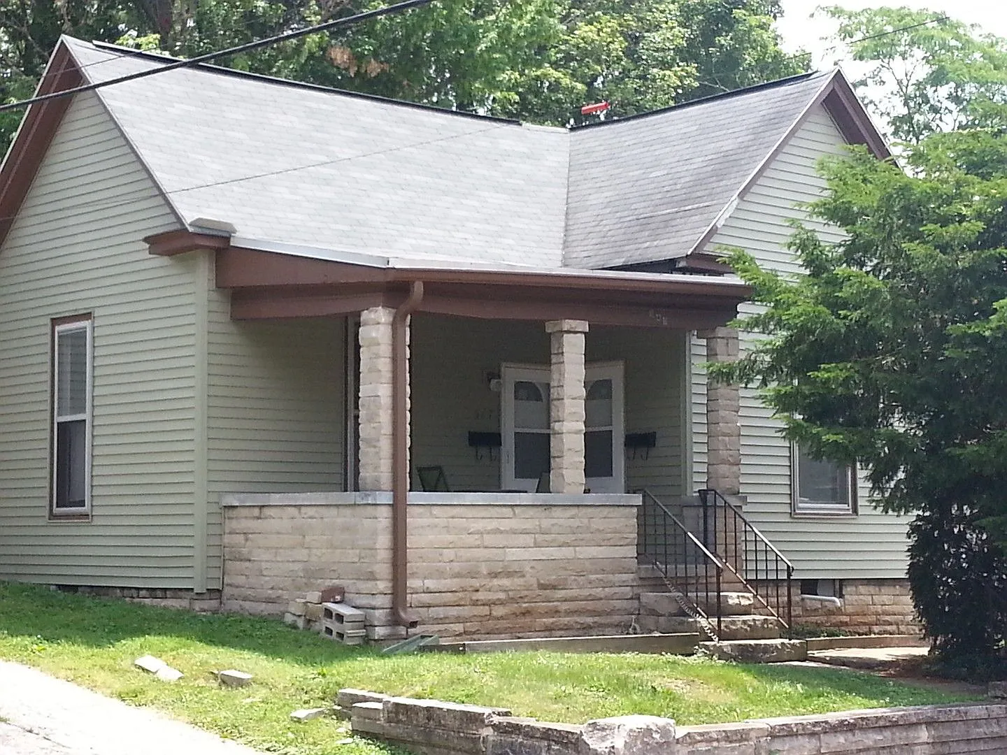 547 S Lincoln St — Photo 1