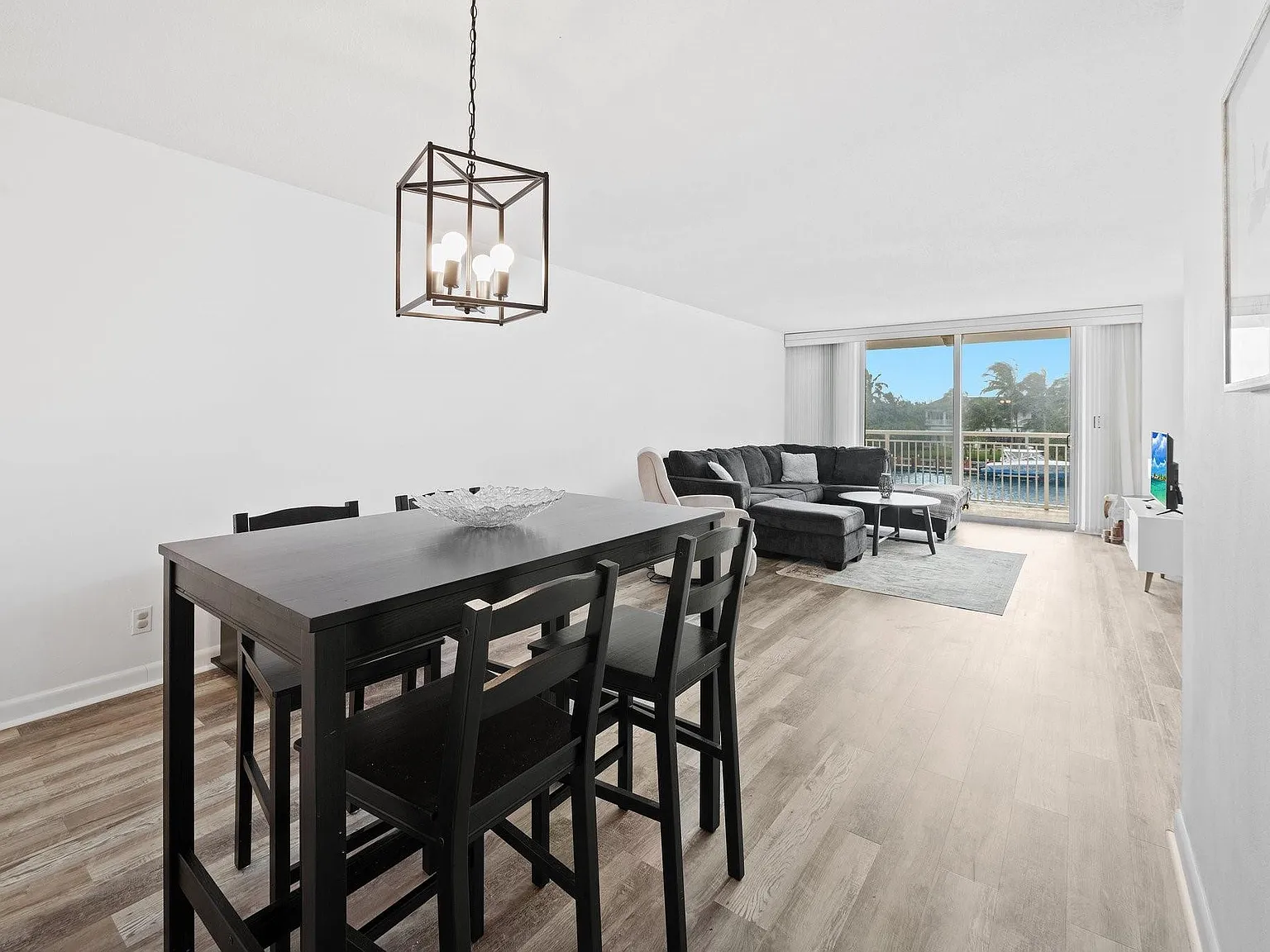2 bed, 2.0 bath, 1000 sqft, $2,800 — Photo 4