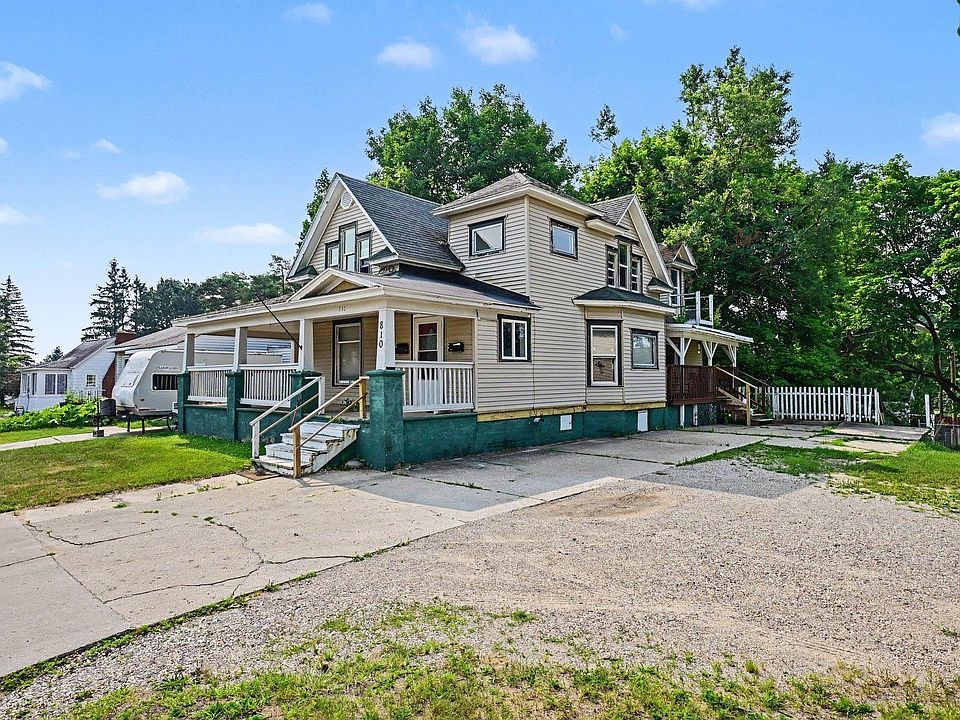 1st image of 810 E Division St